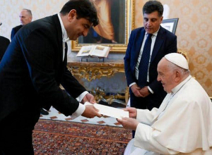 Посол Армении при Святом Престоле вручил верительные грамоты Его Святейшеству Папе Франциску