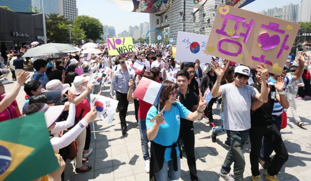 World-youths-march-for-peace-at-IPYG-Walk-Festival-in-Seoul-Korea