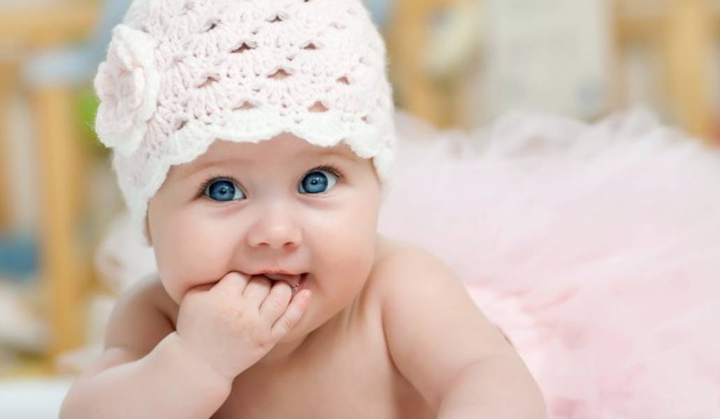 58e6a6b816d118dcfd5ed0704c281f4421013336_baby-girl-in-hat