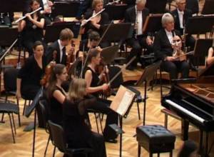 Ծափահարեցին մեկ մարդու պես