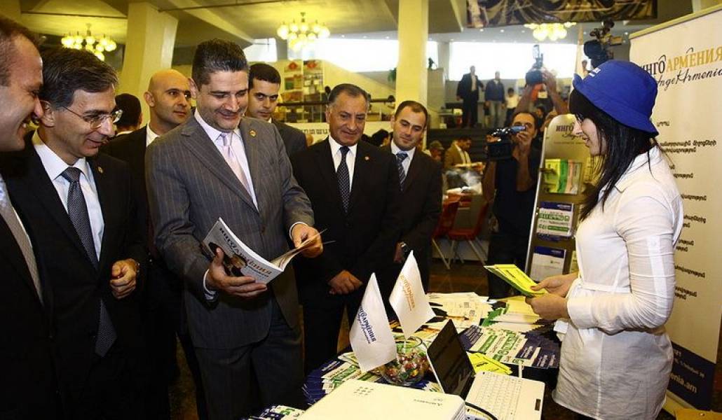 9c940a86119104733c2347872f58ffbc