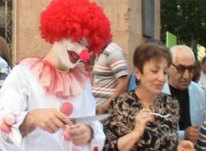 Շնորհանդեսին եկավ ծաղրածուի շորերով