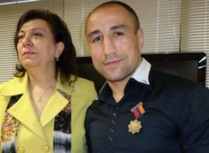 Հրանուշ Հակոբյանը պարգեւատրեց Արթուր Աբրահամին