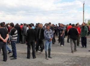 Կարկուտից հետո գյուղացիները փակեցին ճանապարհները