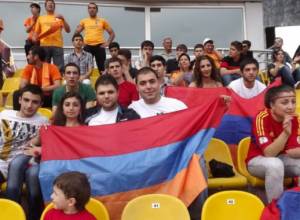 Քաշքշուկից հետո  դրոշը կվերադարձնեն