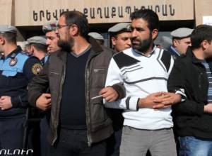 Քաղաքապետարանի մոտ ակցիա է