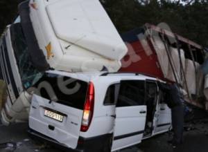 Բեռնատարը  շրջվել է «Մերսեդես»-ի վրա