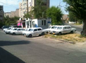 Ում են պատկանում անկարգապահ տաքսի ծառայությունները