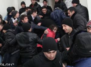 Տարոն Մարգարյանին պաշտպանում են լրագրողներից