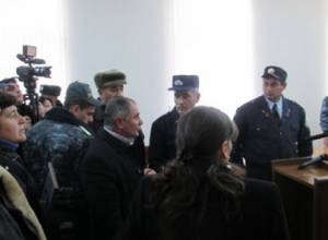Լյուքսի հայրը դատարանում փորձել է նետվել 2-րդ հարկից. Առավոտ