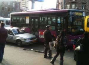 Авария при участии такси и автобусов