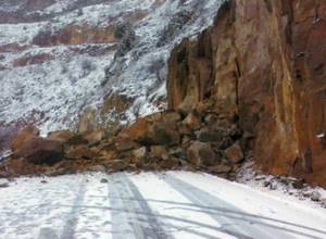 Rockslide on Gndevaz-Jermuk roadway