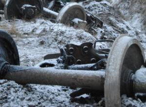 Перевернулись вагоны с золотой рудой