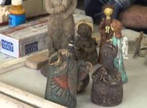Հայ տղան  ֆրանսուհու է քանդակում