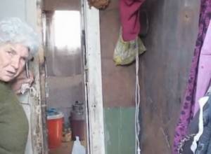 Elderly people live in cold and damp domiks for a quarter of a century