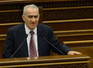 Galust Sahakyan opens brackets 