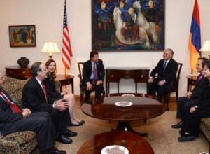 Министр ИД принял Конгрессменов США