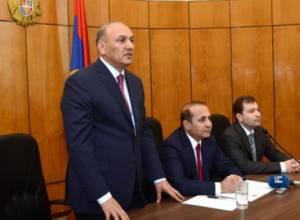Prime Minister Introduces New Minister of Finance to Staff