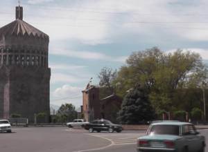 Заводы закрываются, банки и магазины открываются