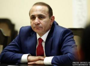 Prime Minister Hovik Abrahamyan urges Armenia TV Company to reconsider its decision