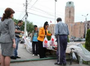 The family prefers street to shelter