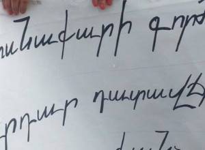 Готовы поджечь себя. Акция около резиденции