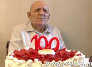 100-летний Анушаван Саргсян получил новый паспорт 