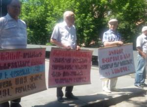 «Քանի գնում՝ թալանն է շատանում». Օդաչուներն իրենց գումարն են պահանջում
