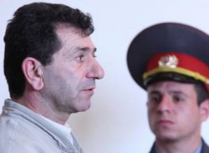 Акция около суда в защиту Володи Аветисяна