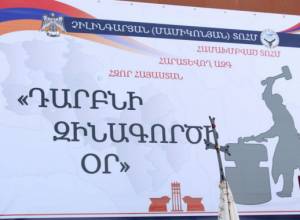 Armenian weapons exhibition in Sardarapat