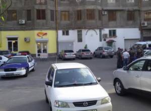 Ոստիկաններն Աֆրիկյանների տուն  են եկել մահակներով