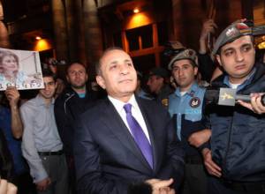 «Я против!»  обратилось к Овику Абраамяну