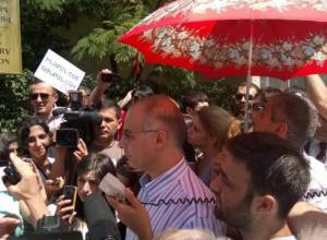 Ակցիային մասնակցում են նաեւ քաղաքական գործիչներ
