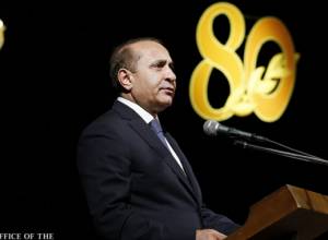 Կառավարությունը մեքենա նվիրեց