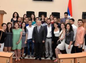 Ашот Гулян принял молодежь из армянской диаспоры