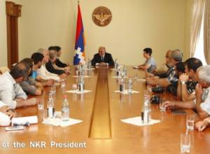 Участники конференции по скульптуре в НКР