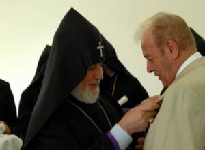 Շքանշանների հանձնման արարողություն`  Էջմիածնում
