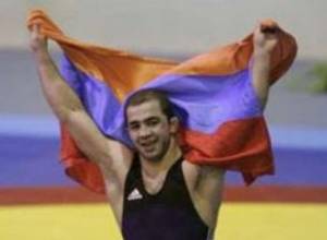 Arsen Julfalakyan beats Elvin Mursalin of Azerbaijan