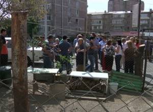 Жители Рубинянц,13 приглашают Тарона Маргаряна к себе во двор