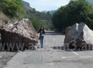 Huge stones fell on the road