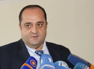 Justice Minister’s conference was failed: he left escaping the questions