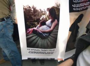 &quot;Мы теряем множество матерей&quot;: премьер-министр коснулся проблем пособий