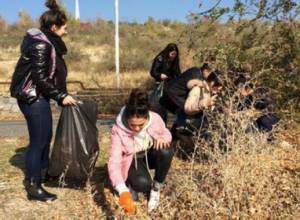 Hundreds of volunteers have taken part in Saturday clean-up and tree planting