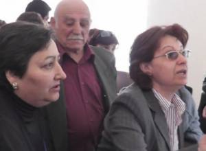 Министр встретился с жителями квартала Фирдуси