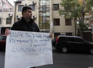  David Sanasaryan starts hunger strike outside OSCE Office in Yerevan