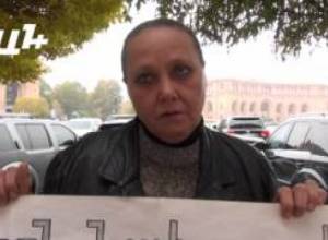 Вдова пилота проводит акцию