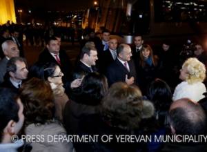 Parents meet their soldier sons in NKR