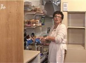 Syrian Armenians wait for the hungry locals 