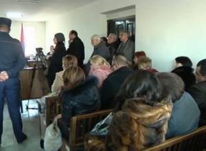 Տոնուսից խաբվածները դատարանում են