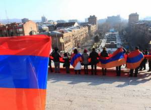 Ցանկացած հայ կարող է եռագույնը ծածանել Հայաստանում. Ֆլեշ-մոբ Կասկադում